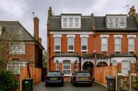 Fantastic New, London Apartment 3 Bed 1 Bath & Parking - B&B Whetstone
