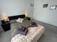 Double Bedroom in Sudbury Hill Wembley - 10 mins from Wembley Stadium - B&B Harrow on the Hill