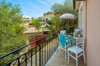 Chrisoula - B&B Longos