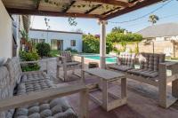 B&B Kapstadt - 5 Bedroom Dutch Style Family Home in Milnerton - Bed and Breakfast Kapstadt