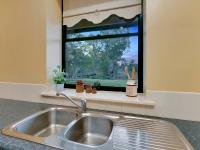 Lake Bywater Cottage - Bed and Breakfast Walker Flat