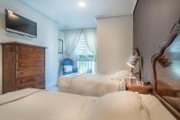 Apartment with Garden View