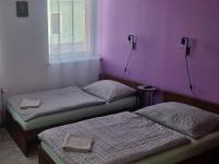 Economy Dreibettzimmer mit Gemeinschaftsbad