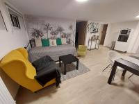 Close to PARIS, at HOUILLES, house within an exotic garden - B&B