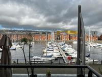 Water Front APT Walk to the Beach & City Centre - Chambres d’hôtes Swansea