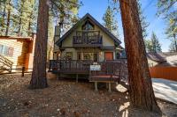 Sunset Chalet - Cozy and spacious cabin nestled among tall pines with Hot Tub! - Chambres d'hôtes Big Bear Lake