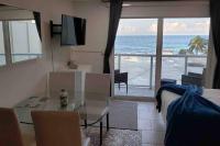 Beachfront Apartment in Sunny Isles Beach! - B&B Sunny Isles Beach