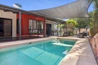 252 David Low Way - B&B