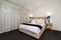 B&B Kingston - King26 Kingston Foreshore Apt - Bed and Breakfast Kingston