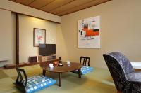 Japanese-Style Quadruple Room with Shared Bathroom and Mountain View