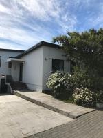 Excellent location in Keflavík at Faxabraut 49. - B&B Keflavik