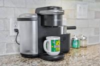 Historic College park w/ Backyard porch & patio - B&B Atlanta