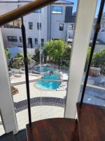 The Penthouse, Pub Lounge and Porch on the Palace, Bloubergstrand - Chambres d'hôtes Le Cap