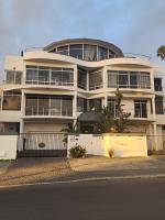 The Penthouse, Pub Lounge and Porch on the Palace, Bloubergstrand - B&B