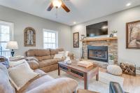 Hammocks and Forest Views Creekside Murphy Retreat - B&B Salem