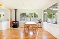 Jack's Culburra - Absolute Waterfront with Fireplace - Chambres d'hôtes Culburra Beach