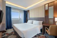 2 Bedrooms Suite 1 King Bed 1 Queen Bed Sea And City View