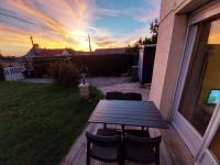 Maison avec jardin clos, vue sur mer depuis falaise - B&B Dieppe