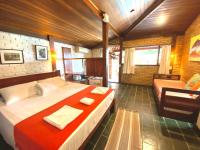 Driepersoonskamer met Uitzicht op het Zwembad