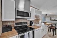 Waves Beach Town 2BR Apartment - B&B