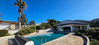 Villa de standing Les Amandiers, vue mer & piscine - B&B
