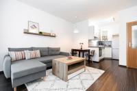 ALURE RESIDENCES 3 & 24h self check-in, parking in the garage in the apartment building included, new building, terrace, green location with a forest park with a lake, children's playground - B&B Banská Bystrica