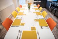 8 Bed, comfortably sleeps 10, 3 Bath house, 5 Mins Manchester Centre - Chambres d'hôtes Manchester