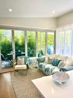 Woonona Family Beach Villa 2 bedroom Brand new - Bed and Breakfast
