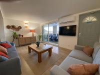 T3 bis bord du canal du midi piscine - B&B Homps