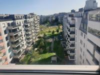 Cozy Bright Penthouse close to U1 and U6 metros - Ferienwohnung