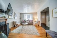 B&B Cleveland - Pet-Friendly Cleveland Townhome, 2 Mi to Downtown! - Bed and Breakfast Cleveland