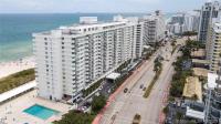 Pavilion Beach Front Apartment with Balcony - B&B