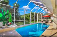 4BR Beach House Private Pool Minutes to Beach - B&B Marco Island
