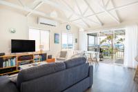 B&B Currarong - Seahaven - Pet Friendly with Ocean Views- 2 Mins to Beach - Bed and Breakfast Currarong