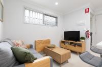 B&B Brisbane - New Listing! Air-Con and Well Presented! - Bed and Breakfast Brisbane
