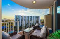 B&B Destin - Marvelous Palms of Destin Condo with Pool View - Bed and Breakfast Destin