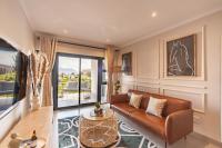 Chic Modern 2 bedroom beachfront with views, 6 Blue Tides - Bed and Breakfast Bloubergstrand