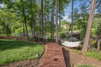 B&B Mooresville - Lakeside Landing by AvantStay Private Dock - Bed and Breakfast Mooresville