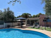 Villa climatisée piscine 3 chambres mer à 800m - B&B
