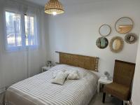APPARTEMENT RENOVE T4 - 6 PERSONNES AVEC PARKING ET JARDIN - B&B Le Grau-du-Roi