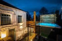 Grade 2 Listed 2 bedroom Pet Friendly - Parking - Hot Tub - very quiet - B&B