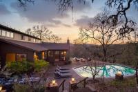 B&B Santa Rosa - Gable by AvantStay Beautiful 3.5 Acre Oasis w Gorgeous Views Pool Hot Tub - Bed and Breakfast Santa Rosa