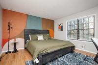 Luxurious Extended Stay Dream~3 Kings~Desks~TV's - B&B Snellville