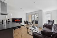 Eindrucksvolle Zwei-Zimmer-Wohnung mit Balkon und großer Küche - B&B Leipzig