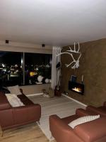 Botnahlid Villa, Mountain and Town views and outdoor Sauna - B&B Seyðisfjörður