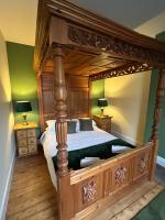 The Buxton Retreat A Luxurious 3-Storey Townhouse with Four Poster Bed and Double Jacuzzi Bath" - B&B Buxton