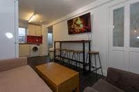 BrumStay UK® 5-Bed House Ideal for Long-Term Stays - B&B Birmingham