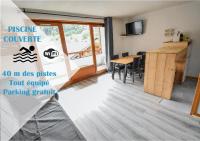 L'Enchalpe, Grand et lumineux studio avec coin montagne 5 personnes, 60m des pistes, PISCINE COUVERTE, WIFI, grand balcon expo EST, DRAPS NON COMPRIS - B&B Saint-Jean-d'Aulps