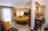 Boutique Room 11