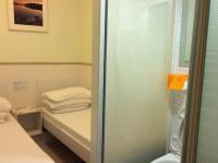 Kleines Zweibettzimmer